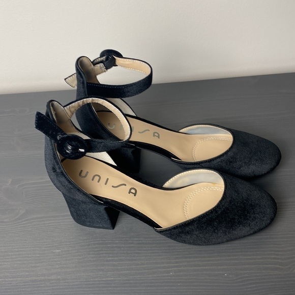 Unisa Round Toe Ankle Strap Velvet Black
Block Heel - Picture 7 of 7